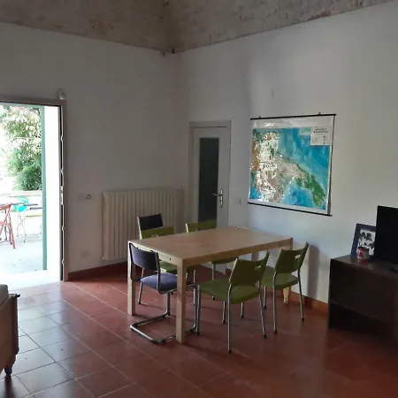 Fra Il Glicine E Il Sambuco Monopoli