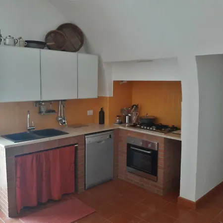 Fra Il Glicine E Il Sambuco * Monopoli