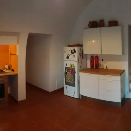 Fra Il Glicine E Il Sambuco *